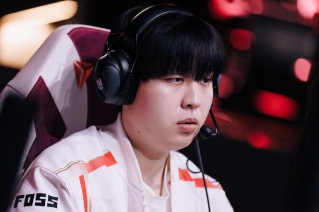 TOP Esports chiến thắng Invictus Gaming