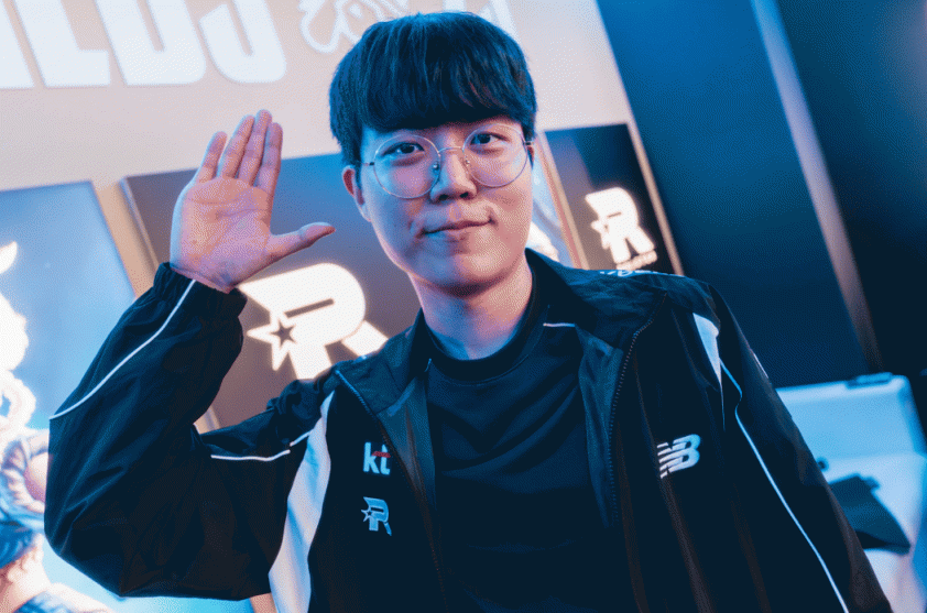 Cuzz thi đấu trên sân khấu lớn