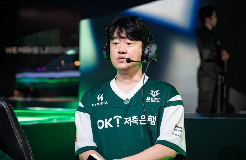 HLV Choi Woo-beom chuẩn bị sang LPL HLV Choi Woo-beom trong màu áo Samsung Galaxy