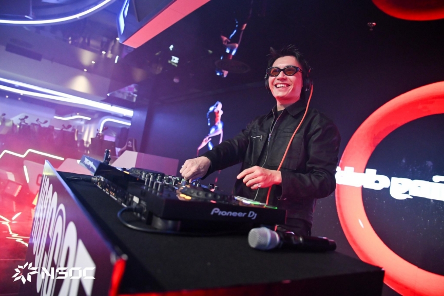 DJ Teddy Doox mở màn đêm nhạc NSOC 2025 DJ Teddy Doox trình diễn tại sự kiện